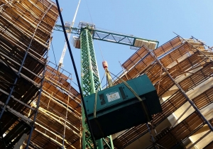 הנפת גנרטור בעזרת מנוף